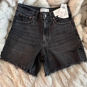 New with Tags Abercrombie & Fitch The Dad Short Size 26/2.